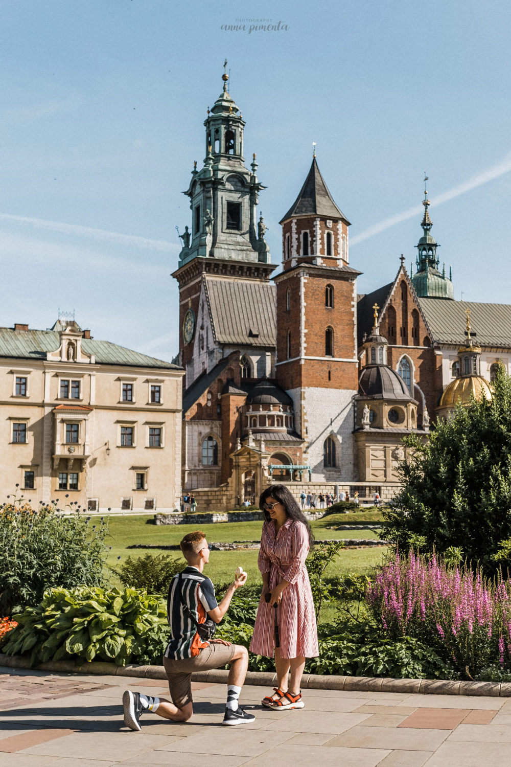 Wawel Castle surprise proposal photographer